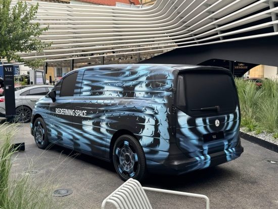 全新电动奔驰VLE首发预告，800V快充与四驱系统亮相-金坦汽车资讯