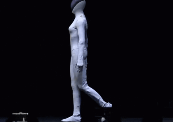 机器人拟人化革命：从机械骨架到仿生躯体的技术突破-金坦汽车资讯