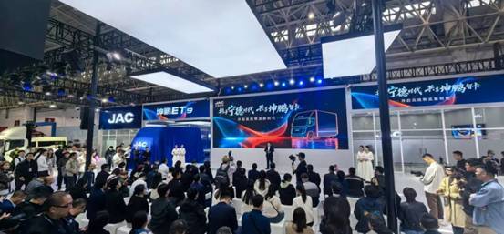 2025商用车展引领新能源转型与智能化升级-云溯流金坦汽车资讯