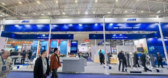 2025商用车展引领新能源转型与智能化升级-云溯流金坦汽车资讯
