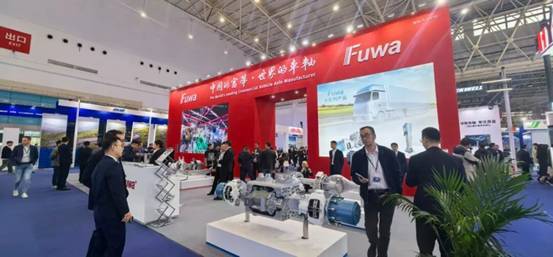 2025商用车展引领新能源转型与智能化升级-云溯流金坦汽车资讯