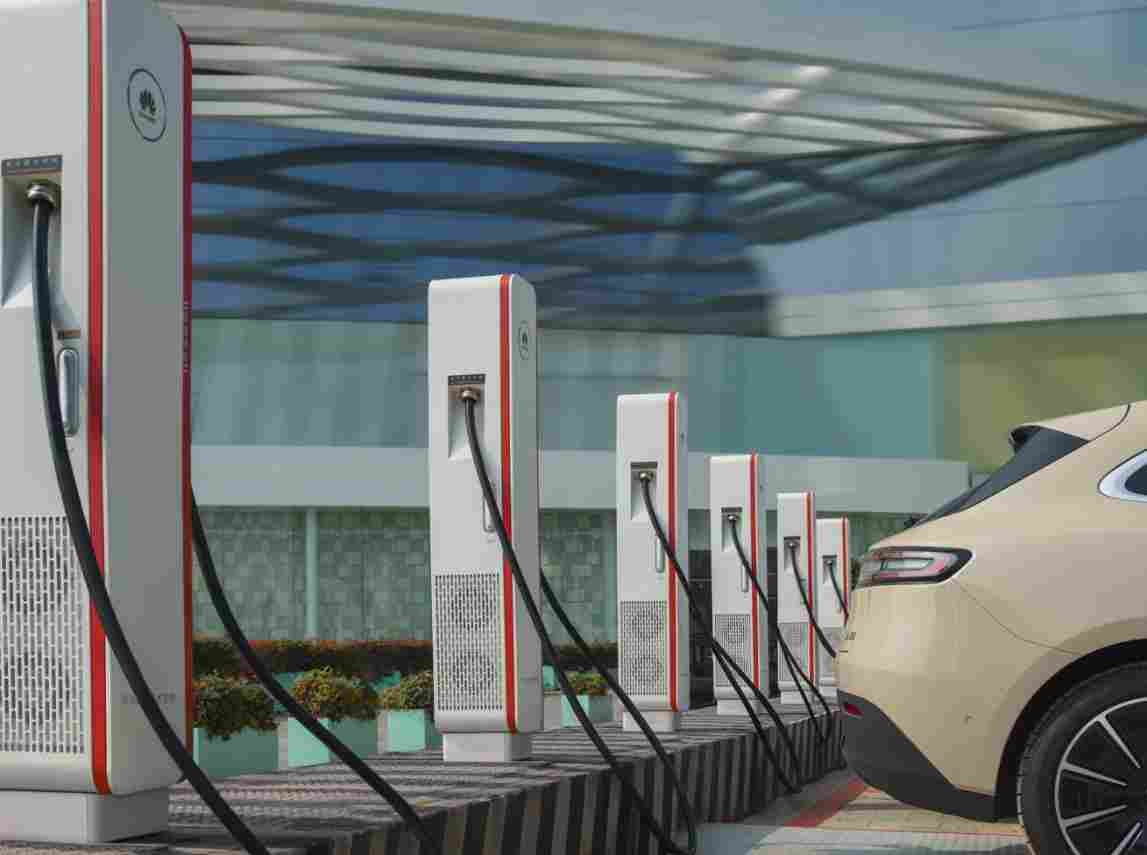 让有路的地方就有高质量充电 | 华为发布2026充电网络产业十大趋势