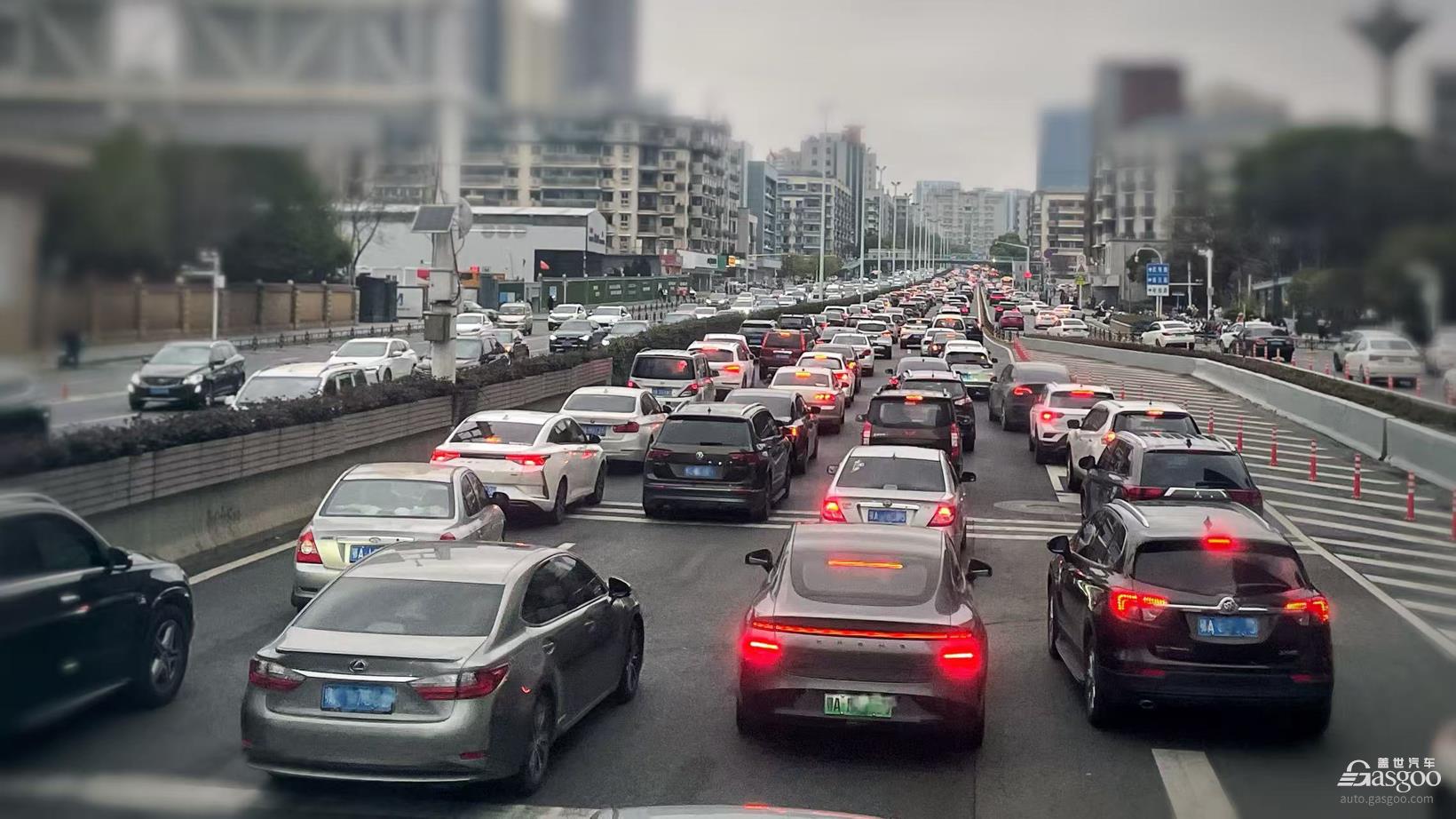 中国汽车市场存量运营时代来临：电动化升级与智能转型趋势-云溯流金坦汽车资讯