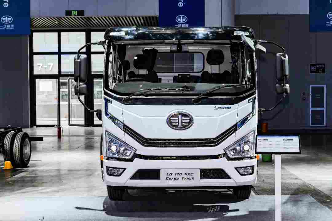 解放轻卡出海再提速 64辆虎6G发运菲律宾