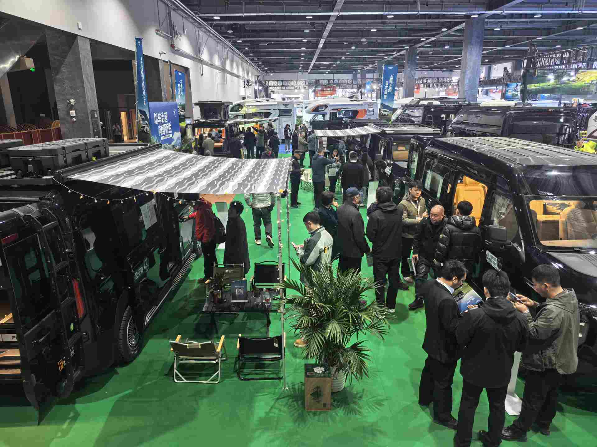 新品重磅集结！中国重汽轻型汽车登陆北京房车展