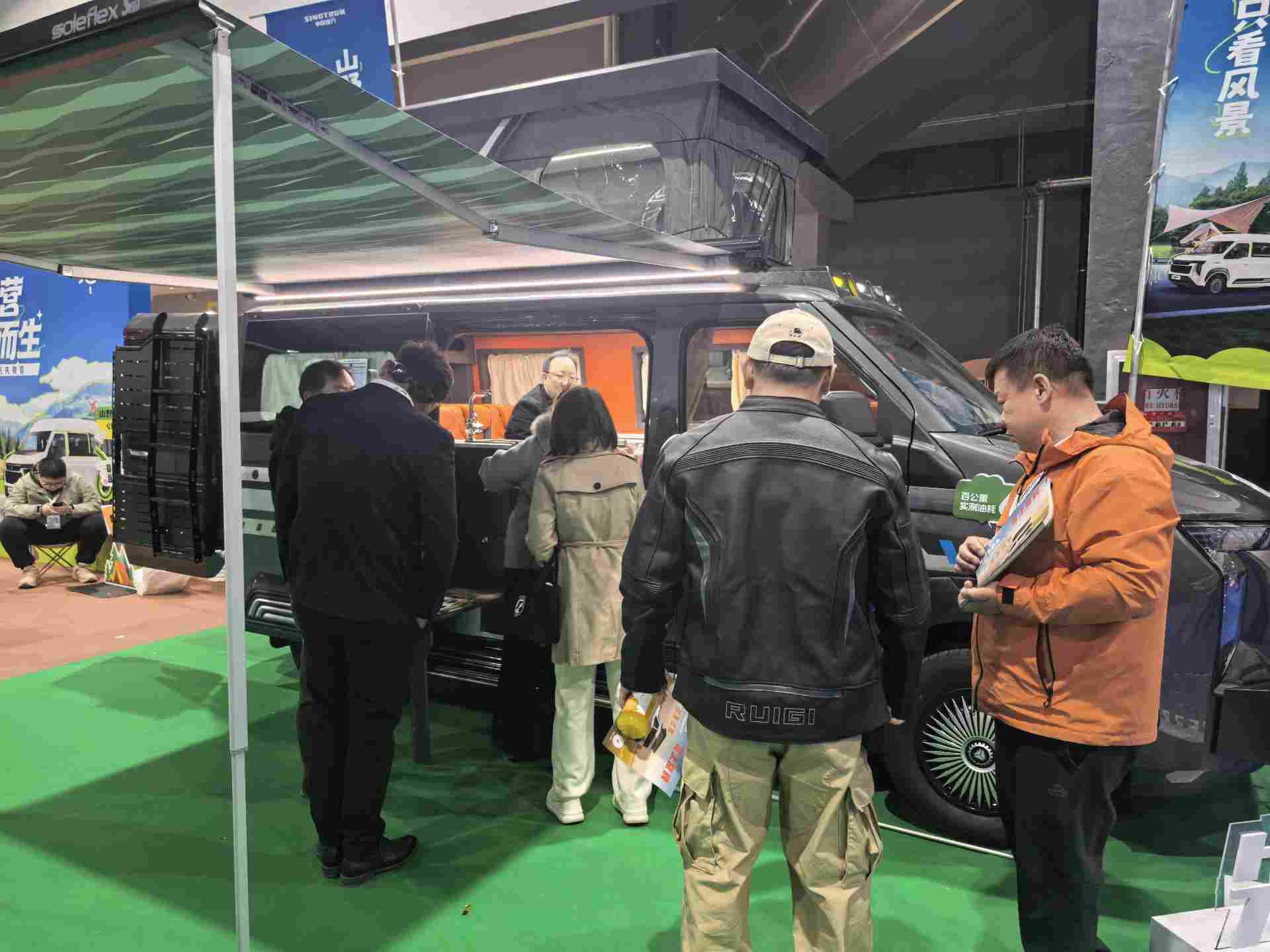 新品重磅集结！中国重汽轻型汽车登陆北京房车展