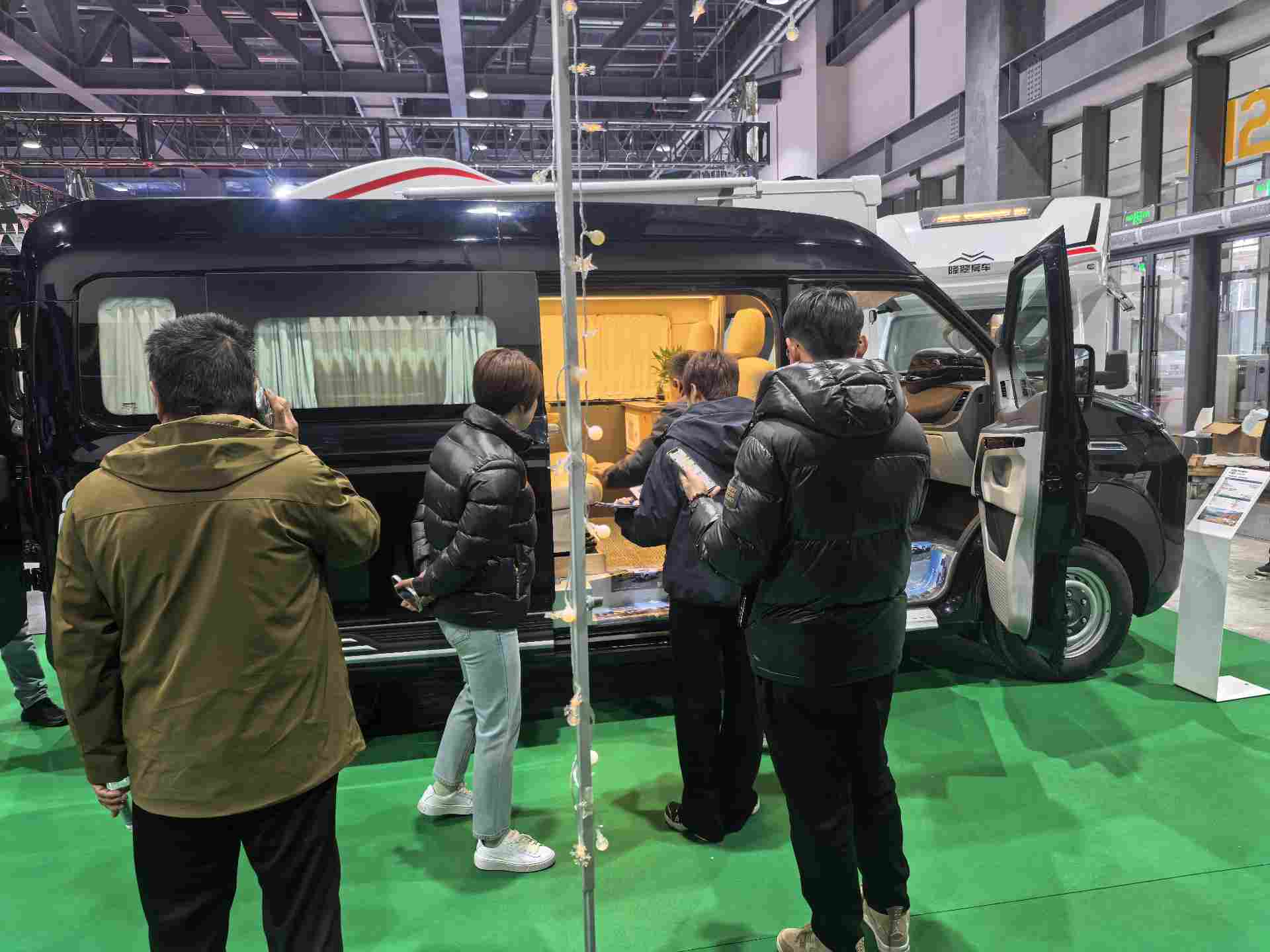 新品重磅集结！中国重汽轻型汽车登陆北京房车展