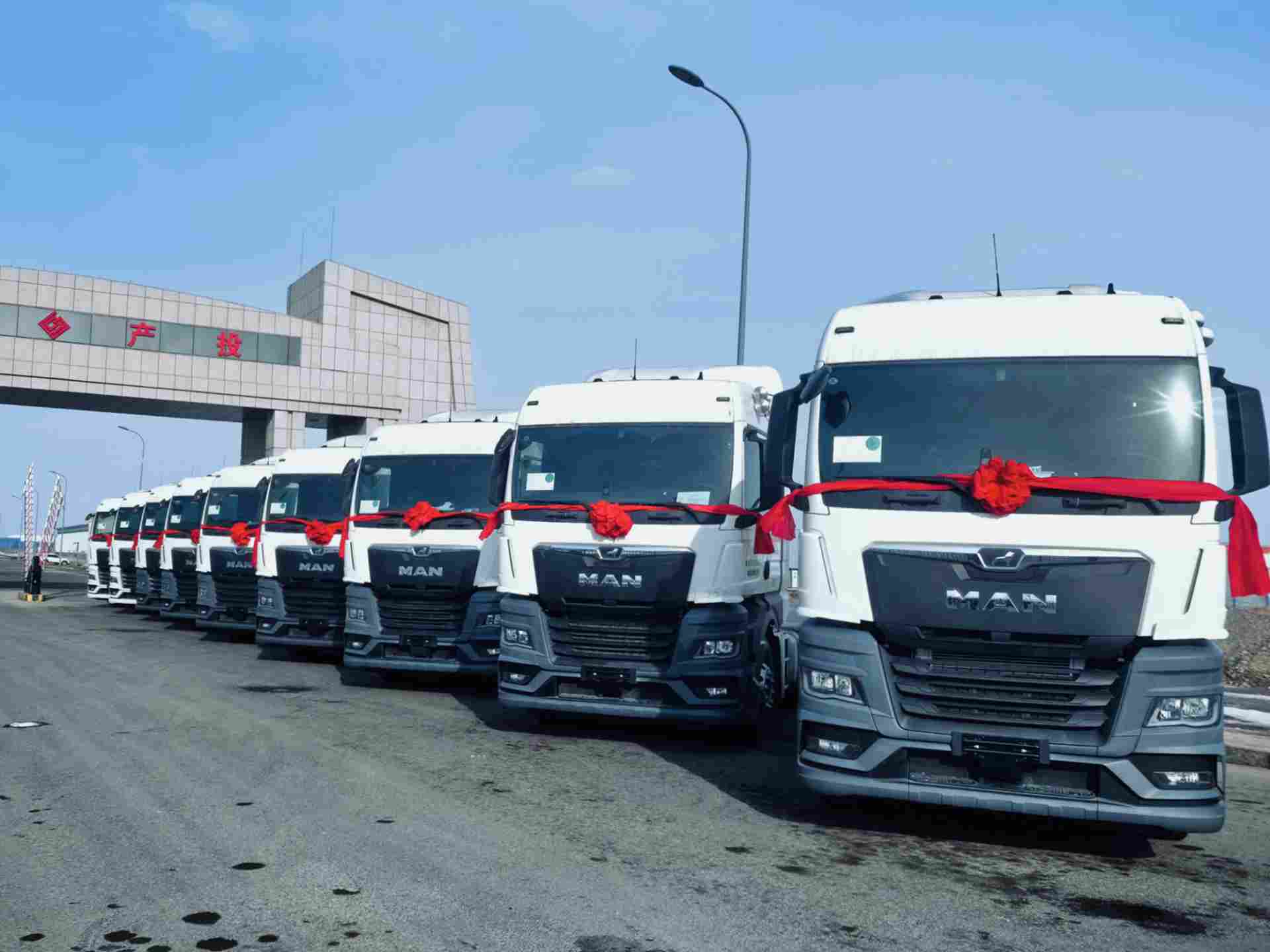 助力跨境运输 10台曼恩TGX交付鼎盛易嘉