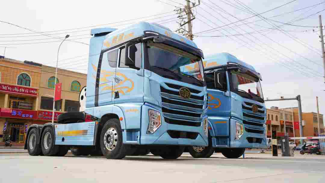 一个村30台鹰途重卡！解放实力扎根边疆 守护卡友创富路