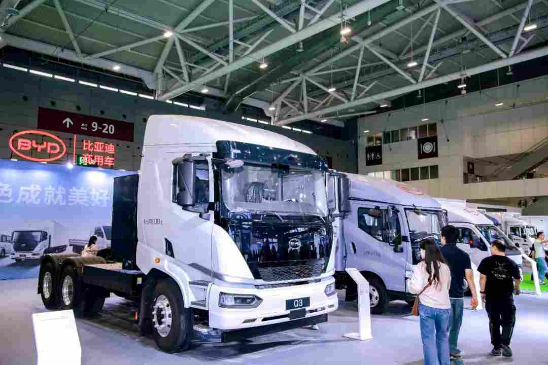 比亚迪携四款纯电车型亮相2026深圳国际商用车生态博览会