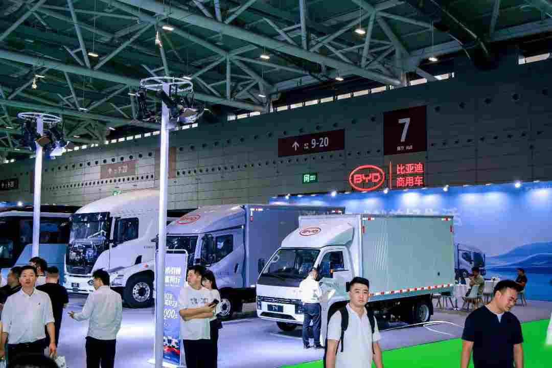 比亚迪携四款纯电车型亮相2026深圳国际商用车生态博览会
