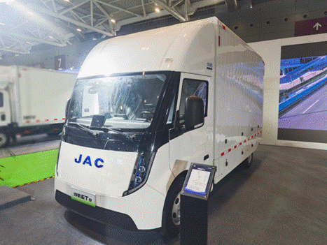 硬核实力备受关注 坤鹏ET9亮相2026深圳国际商用车展