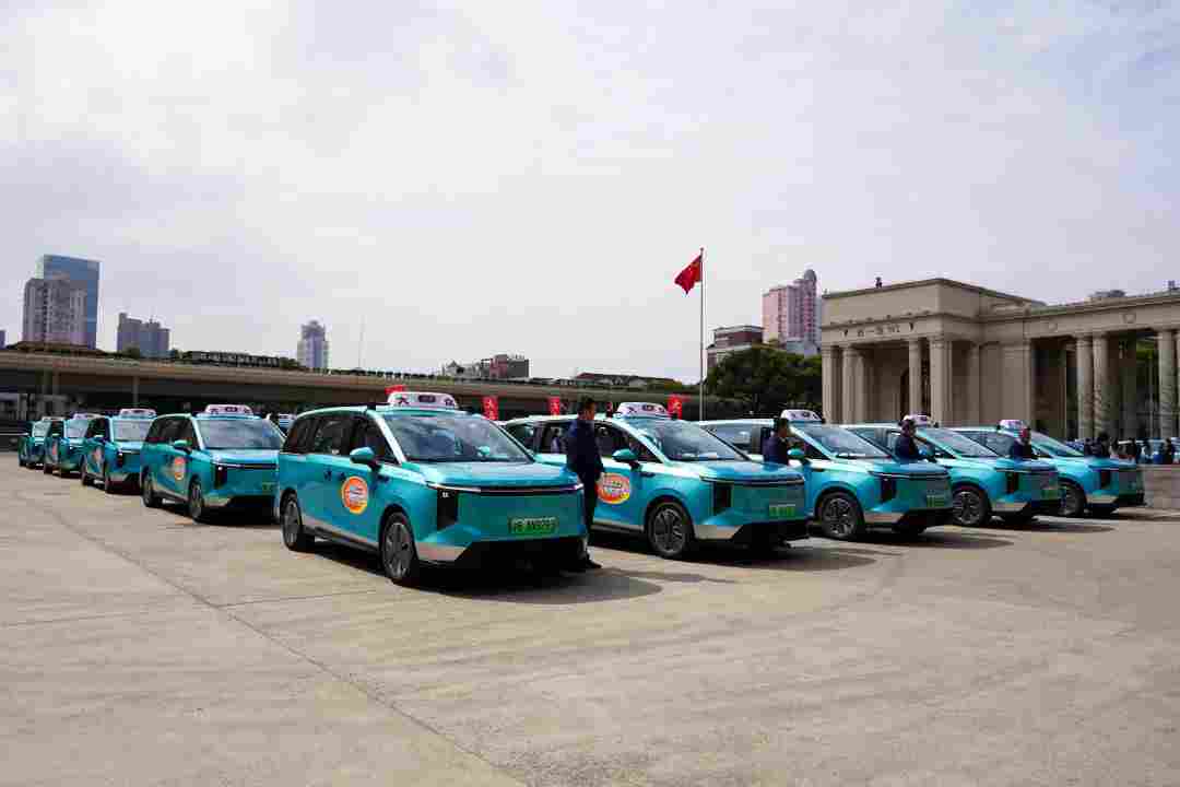 一家五口一辆车就够了 大通纯电MPV交付大众出租