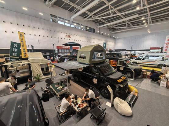 畅享户外 中国重汽轻型汽车实力亮相广州房车展