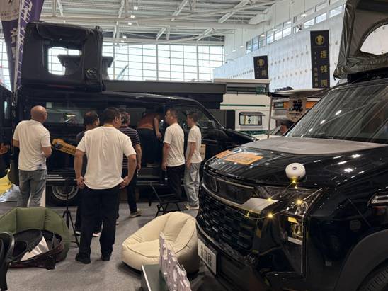 畅享户外 中国重汽轻型汽车实力亮相广州房车展