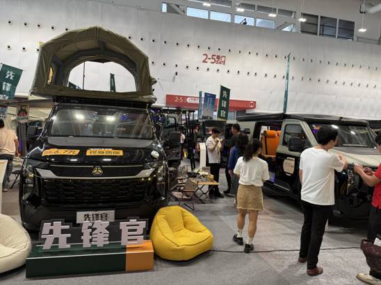 畅享户外 中国重汽轻型汽车实力亮相广州房车展