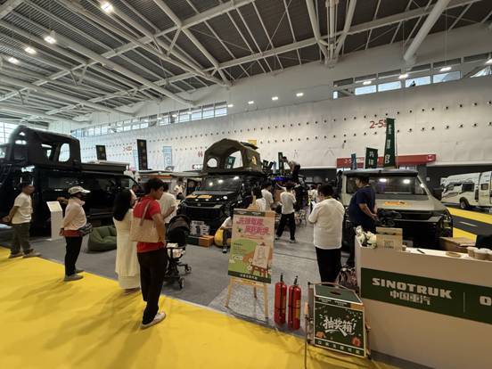 畅享户外 中国重汽轻型汽车实力亮相广州房车展